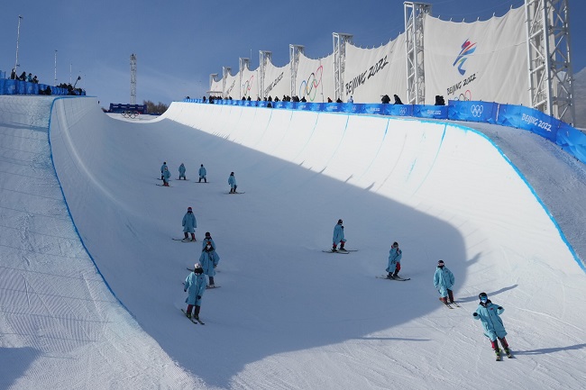 How To Make a Snow Half Pipe